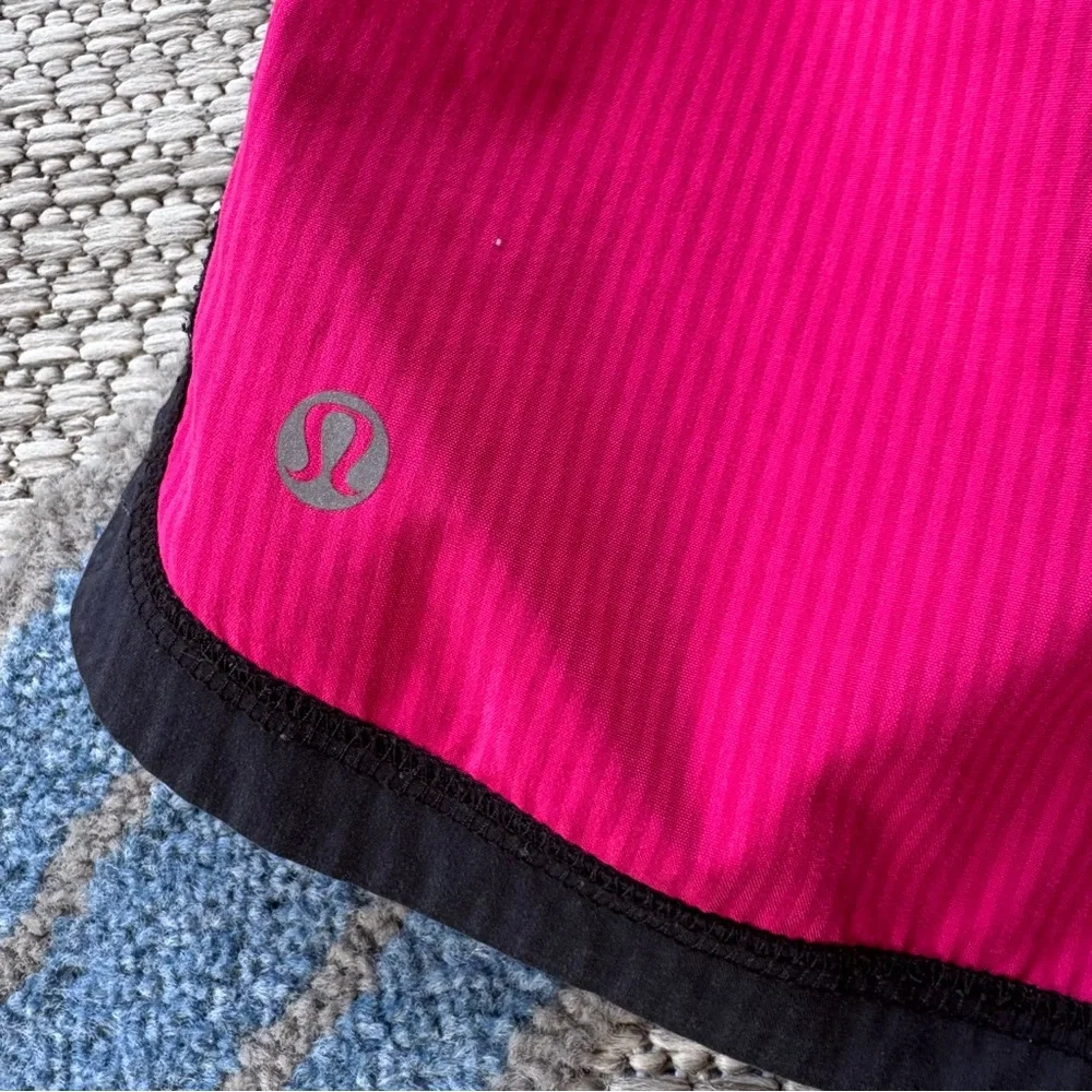 Lululemon Women’s Pinstriped Pink Lined Running Athletic‎ Shorts Size 4